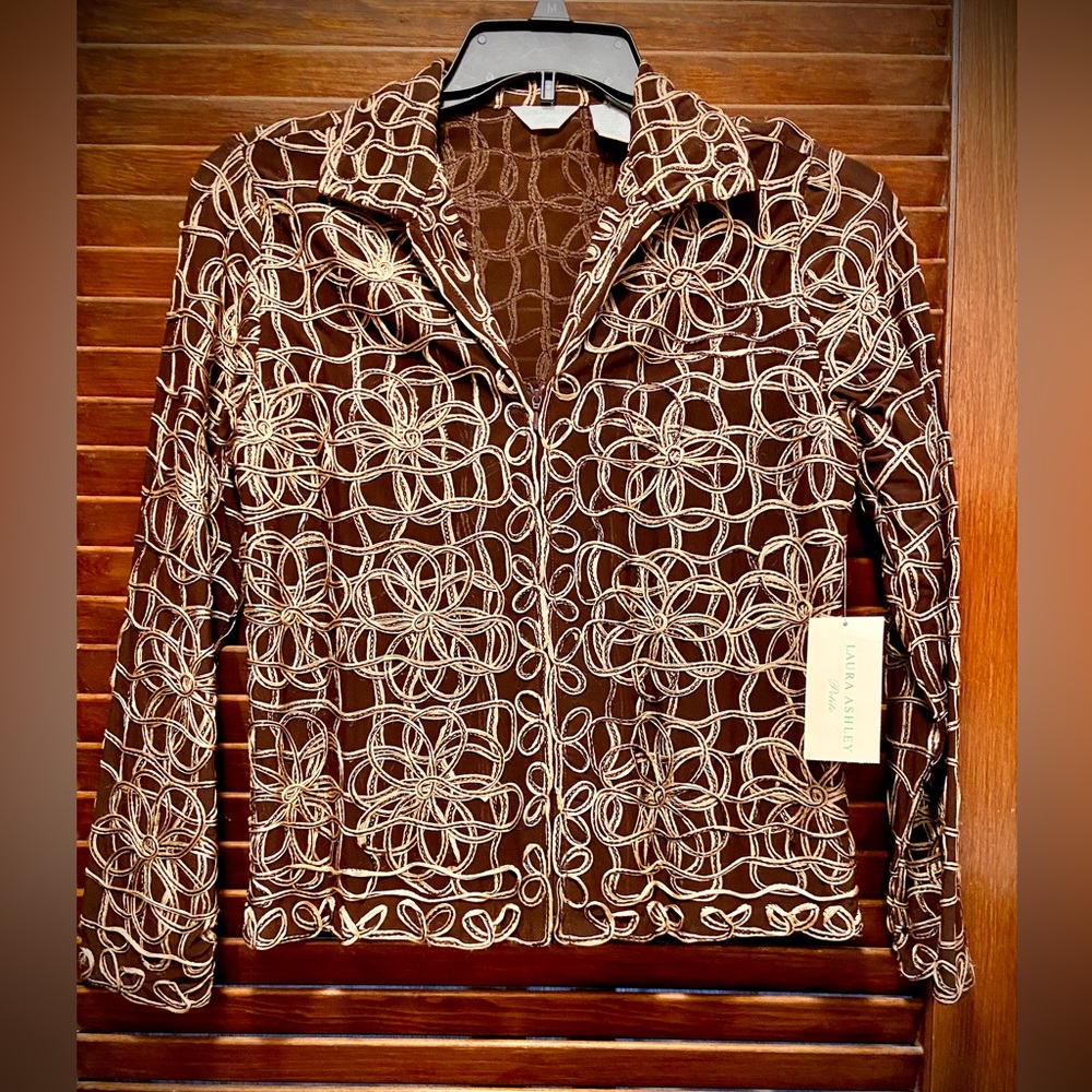 VNTG Semi-sheer Embroidered Mesh Laura Ashley, Zip jacket in excellent condition